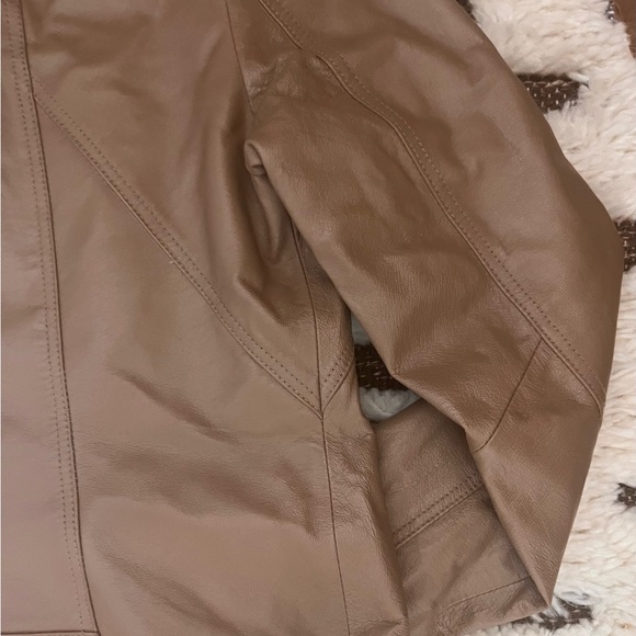 Bagatelle Brown leather jacket. - Picture 10 of 10